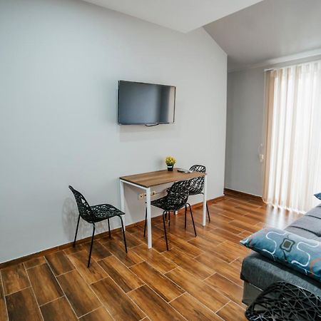 West Apart Hotel 巴统 外观 照片