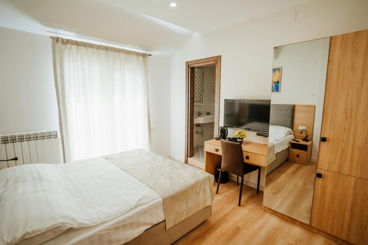 West Apart Hotel 巴统 外观 照片