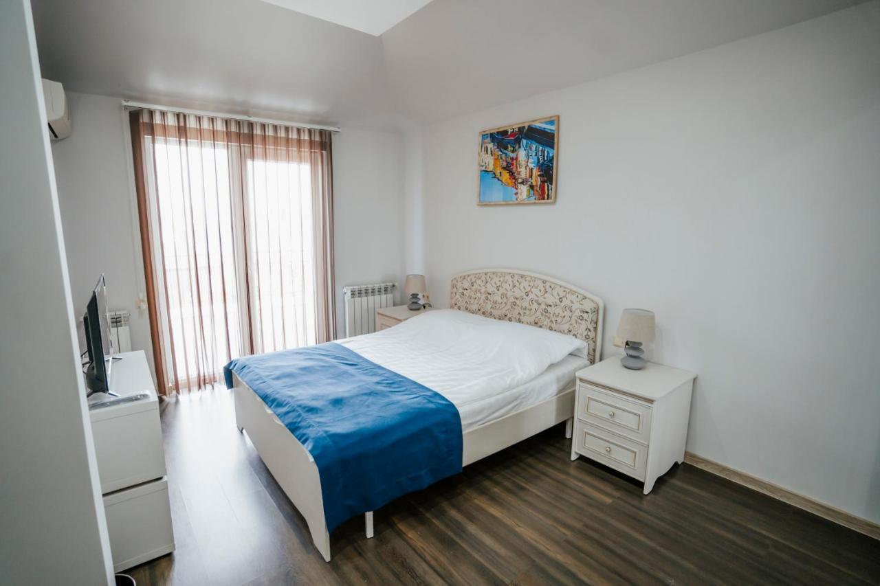 West Apart Hotel 巴统 外观 照片