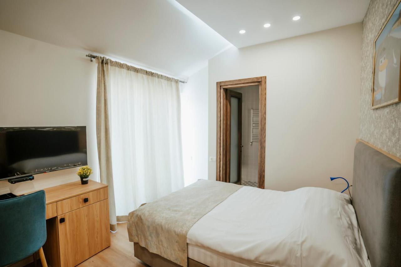 West Apart Hotel 巴统 外观 照片