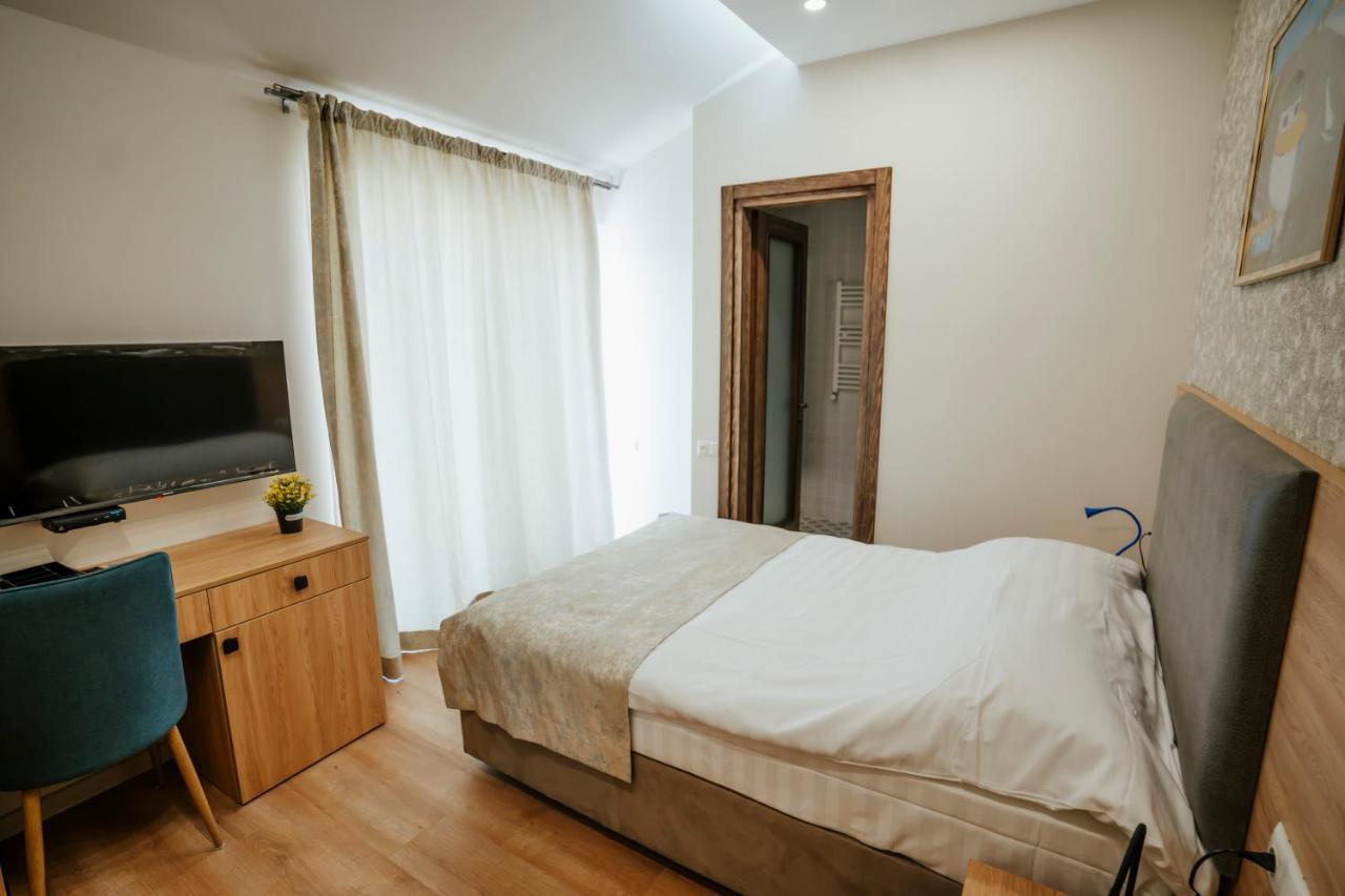 West Apart Hotel 巴统 外观 照片