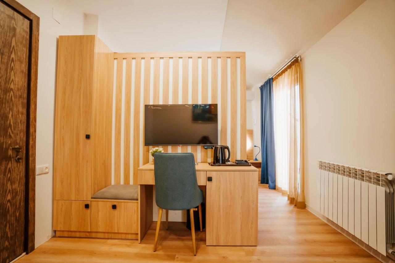 West Apart Hotel 巴统 外观 照片