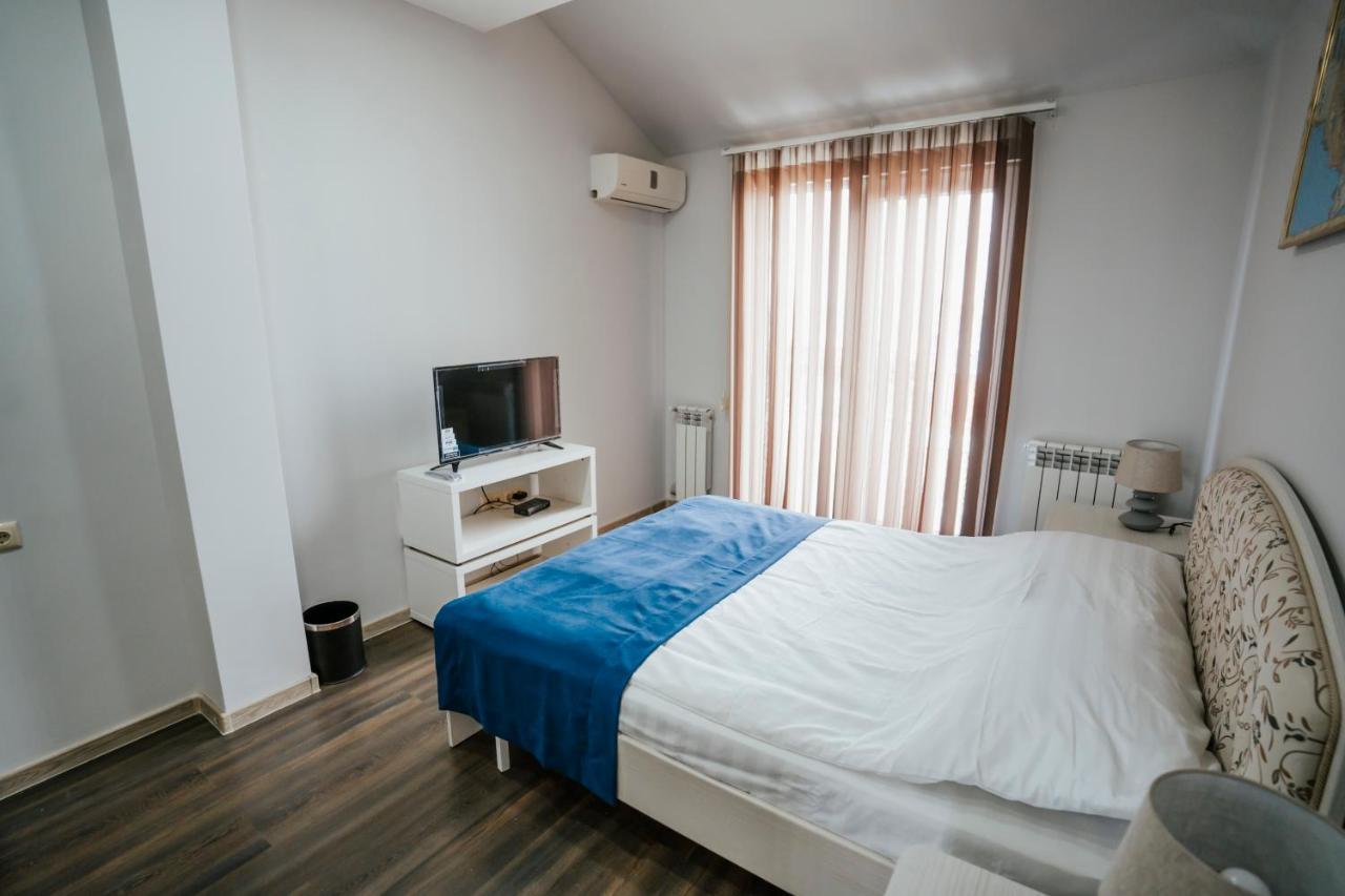 West Apart Hotel 巴统 外观 照片