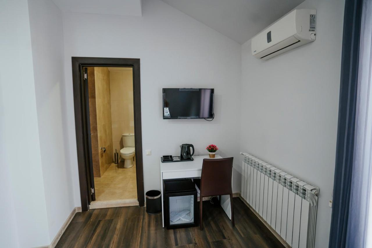 West Apart Hotel 巴统 外观 照片