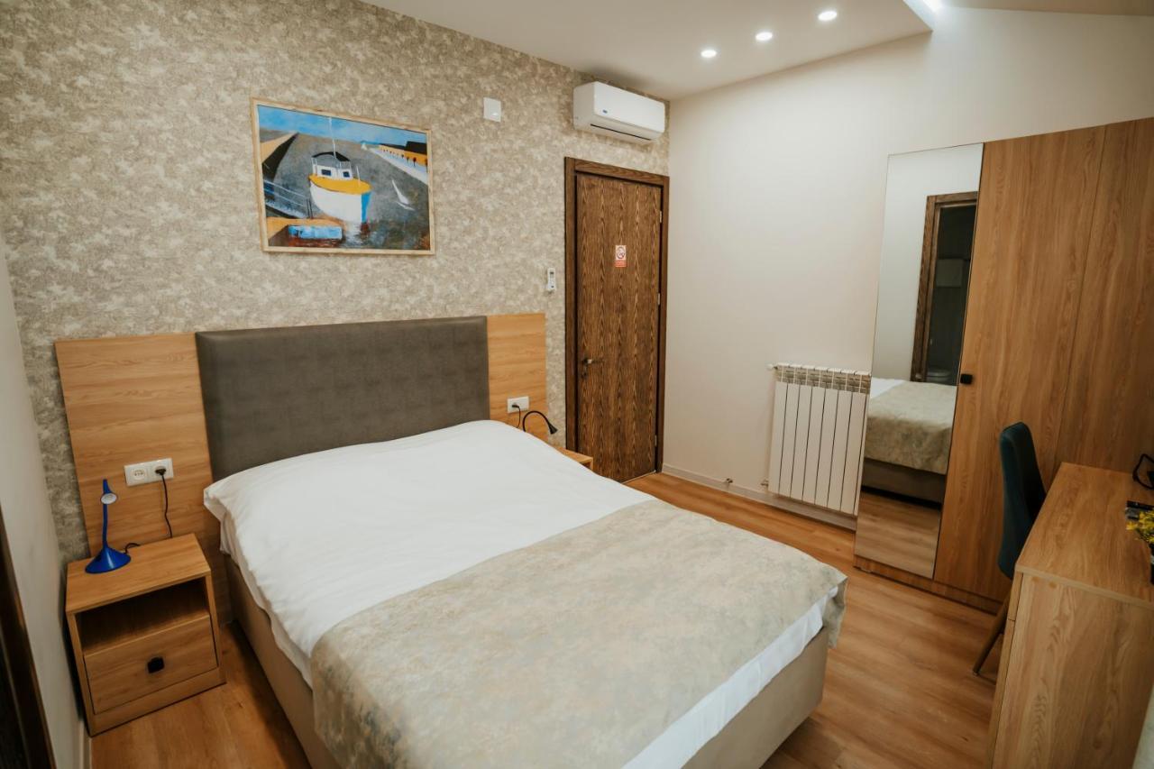 West Apart Hotel 巴统 外观 照片